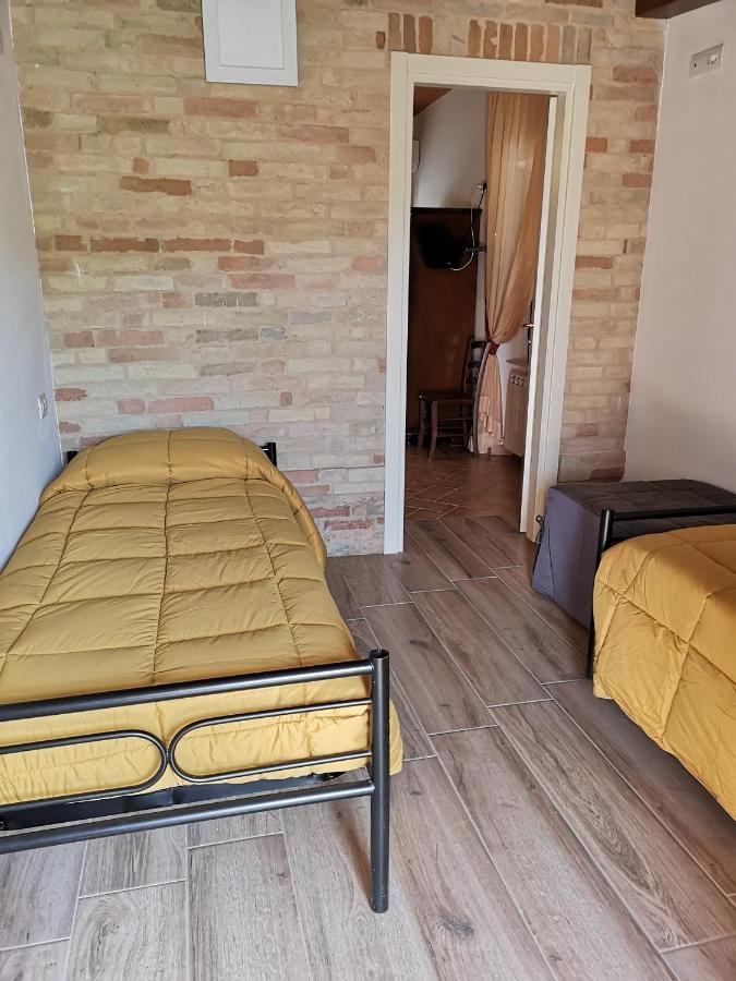 Ortezzano Agriturismo Vecchio Gelso מראה חיצוני תמונה