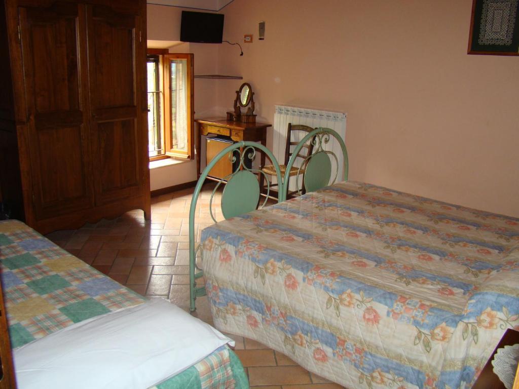 Ortezzano Agriturismo Vecchio Gelso חדר תמונה
