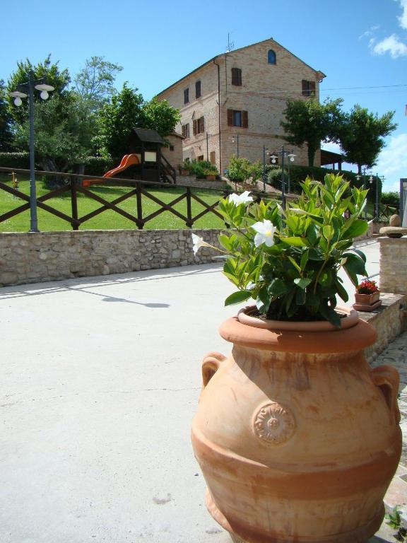 Ortezzano Agriturismo Vecchio Gelso מראה חיצוני תמונה