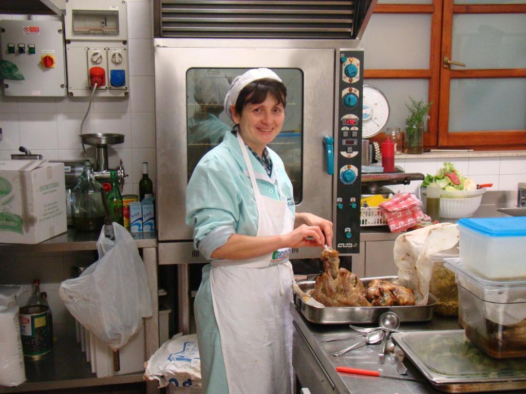 Ortezzano Agriturismo Vecchio Gelso מראה חיצוני תמונה