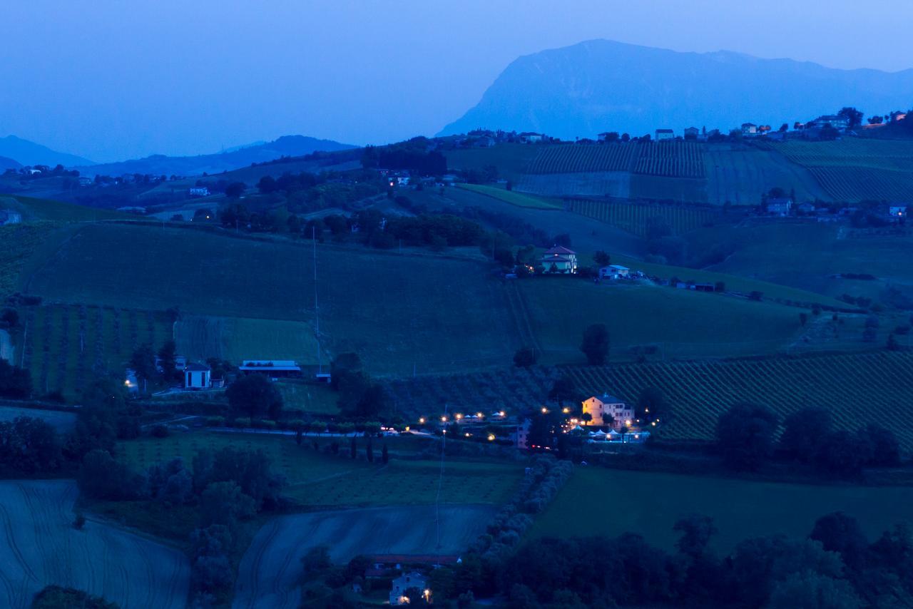 Ortezzano Agriturismo Vecchio Gelso מראה חיצוני תמונה
